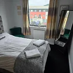 2 Spacious Rooms In The Heart Of The Marina