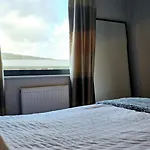 2 Spacious Rooms In The Heart Of The Marina