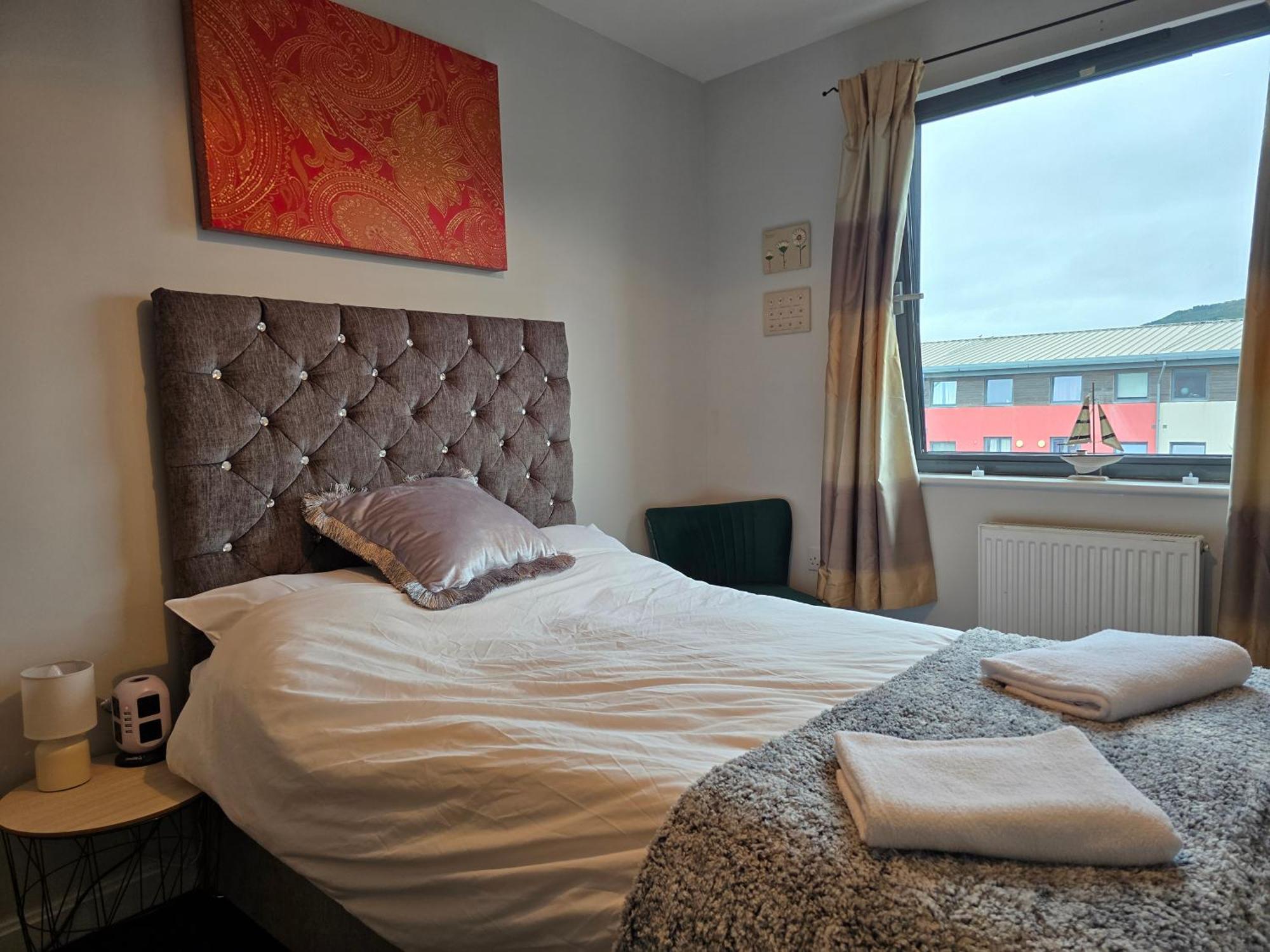 2 Spacious In The Heart Of The Marina * Swansea