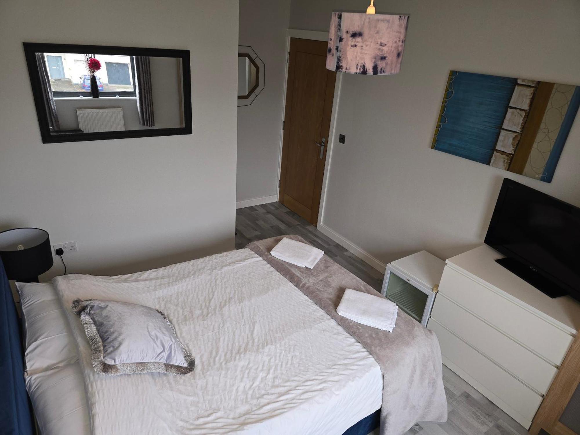 2 Spacious In The Heart Of The Marina Homestay *