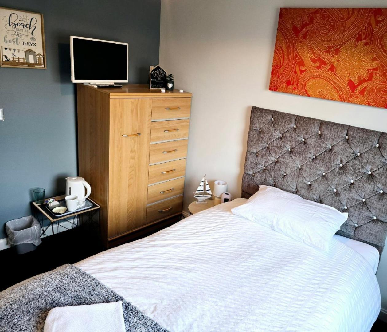 2 Spacious In The Heart Of The Marina Homestay *