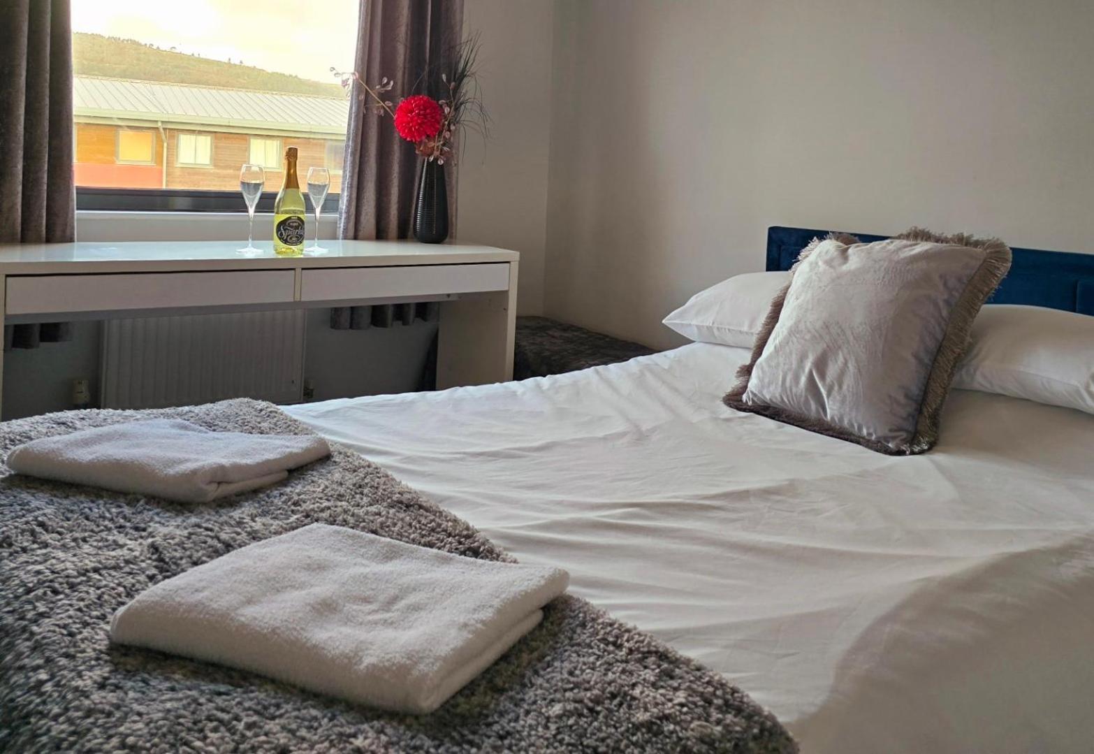 2 Spacious In The Heart Of The Marina Swansea