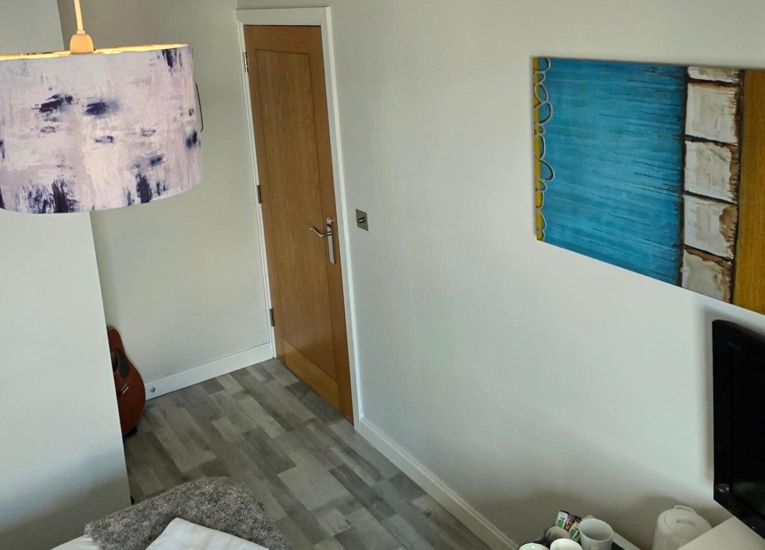 2 Spacious In The Heart Of The Marina Homestay