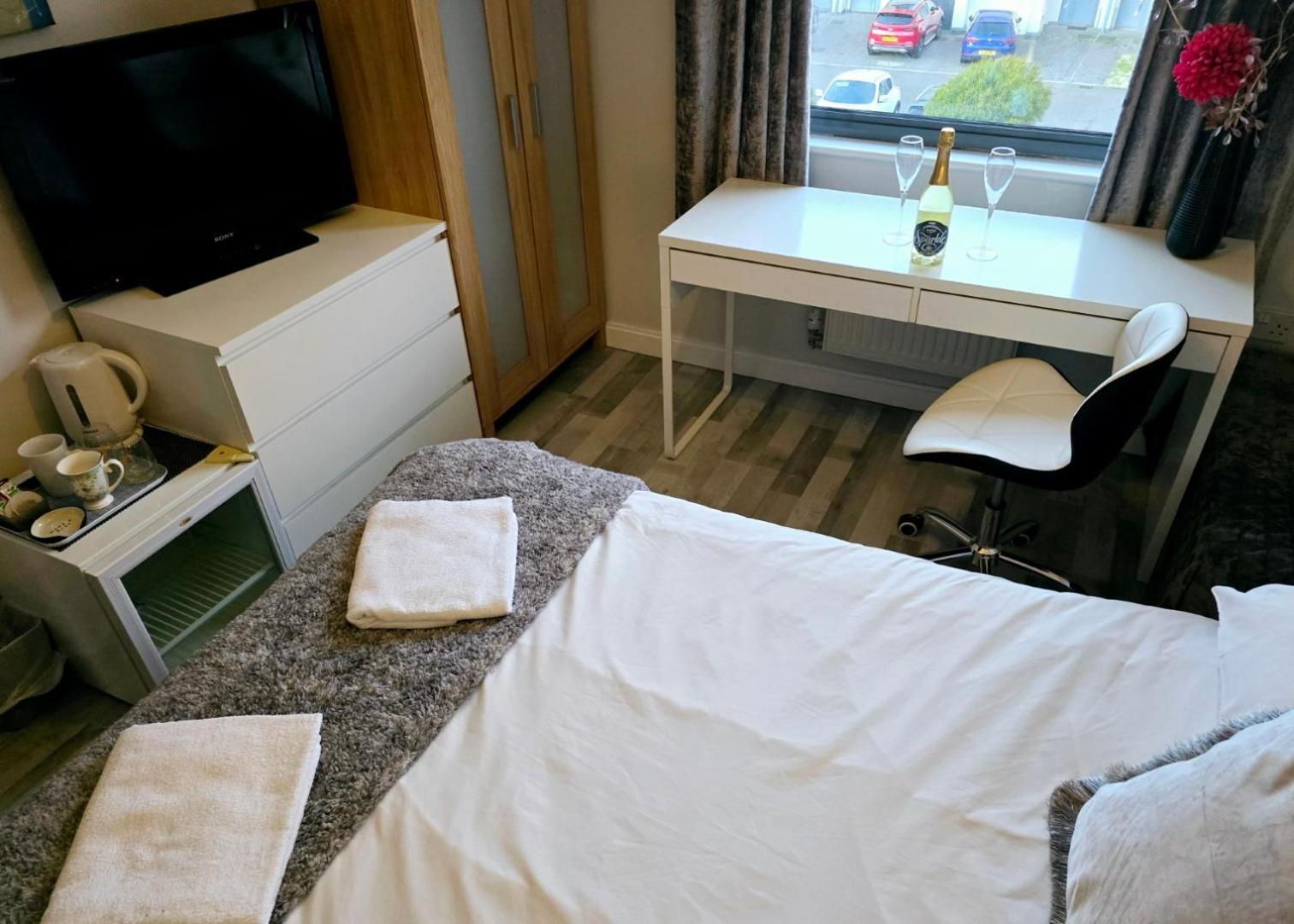 2 Spacious In The Heart Of The Marina Homestay Swansea