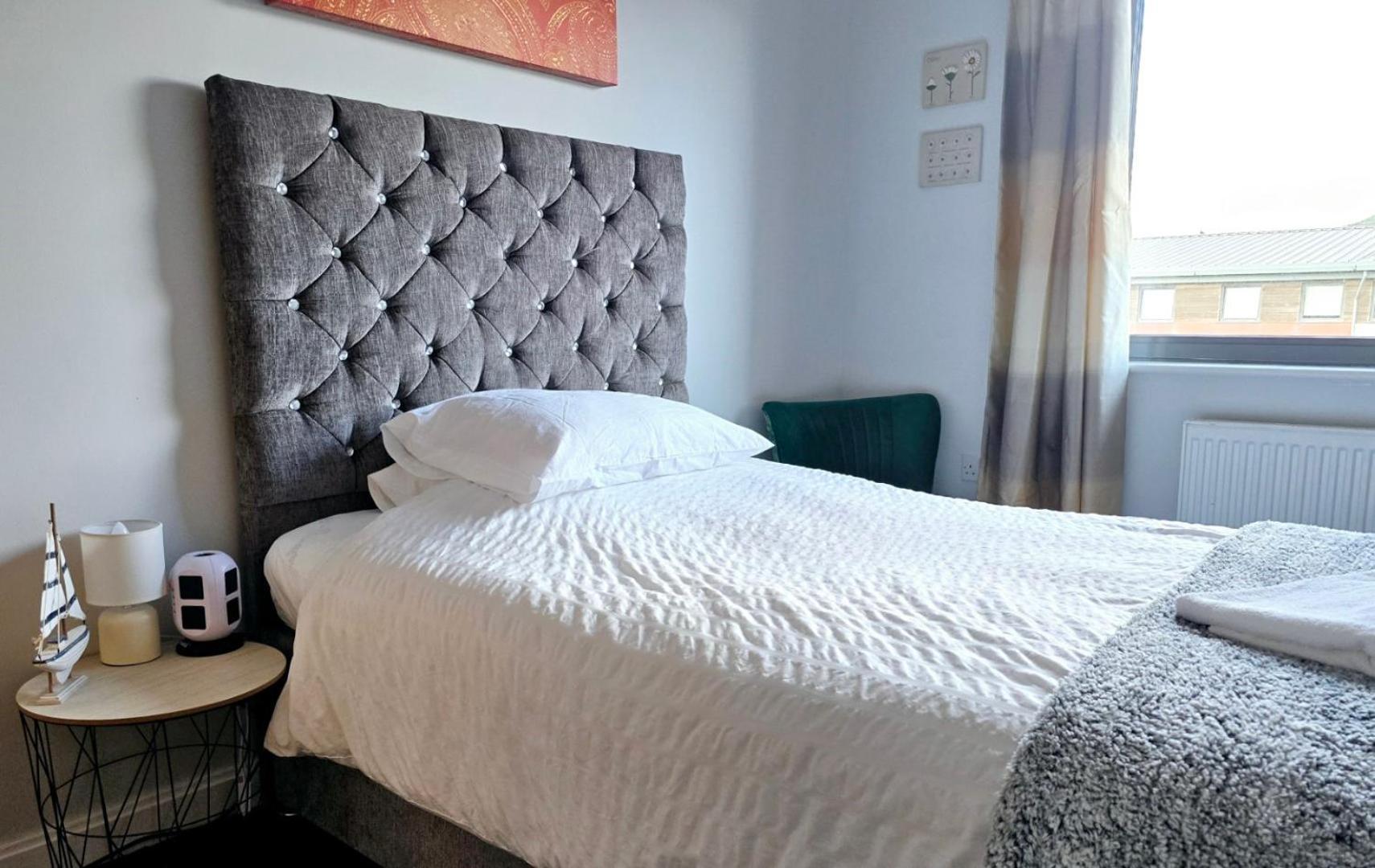 2 Spacious In The Heart Of The Marina * Swansea